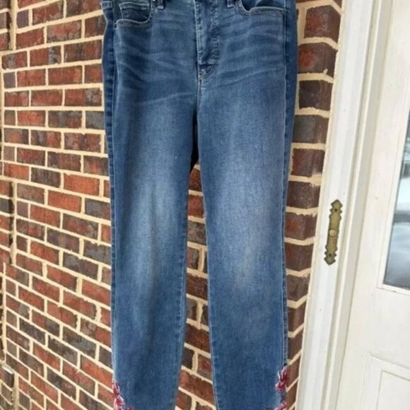 White House Black Market (WHBM) High-Rise Rose Embroidered Skinny Jean, 4L - Picture 2 of 7